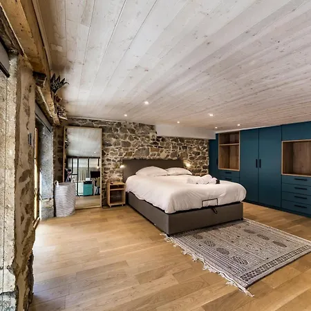 Le Duplex Des Pentes Ail Apartment