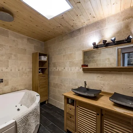 Le Duplex Des Pentes Ail Apartment