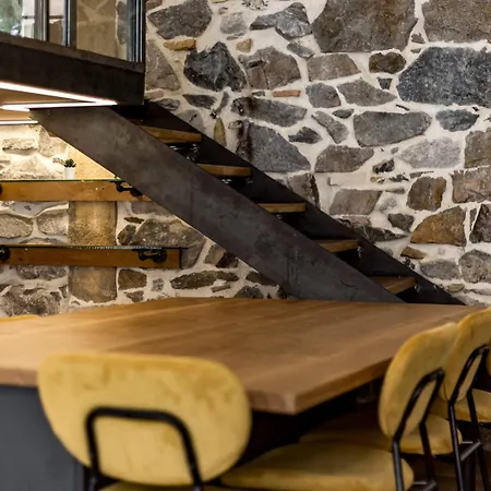 Le Duplex Des Pentes Ail Apartment